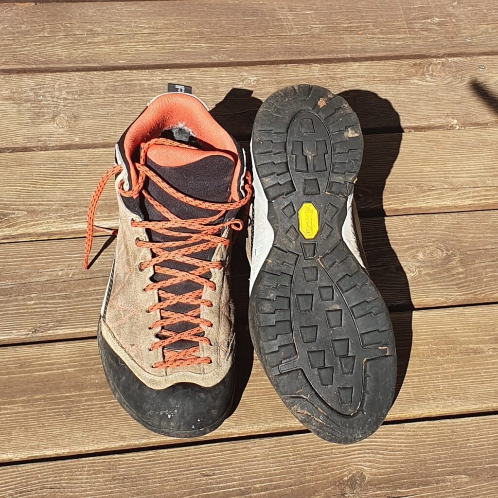 lightwaight hiking shoes