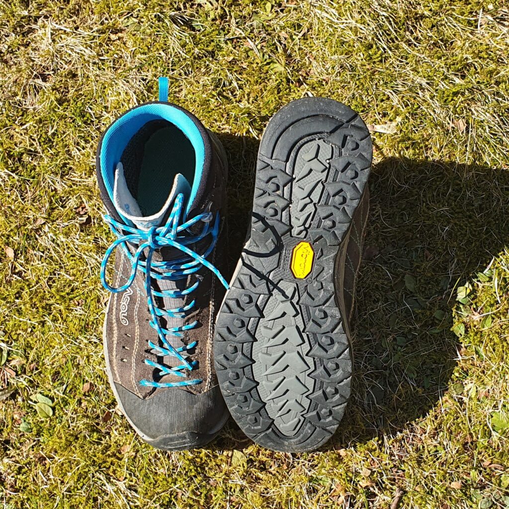 lightwaight hiking shoes